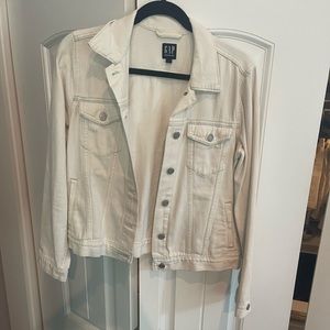 GAP White Denim Jacket. Size Medium. Great condition!
